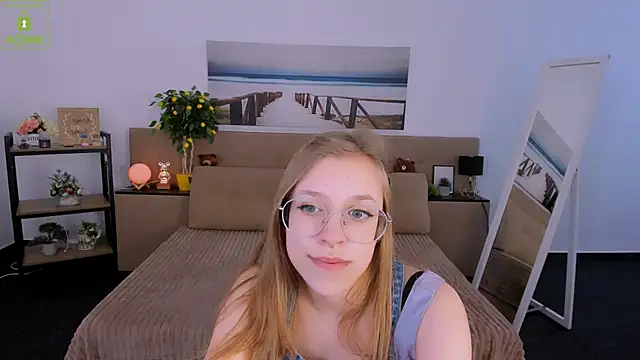 LayriantaVee online show from March 5, 2025, 10:00 am