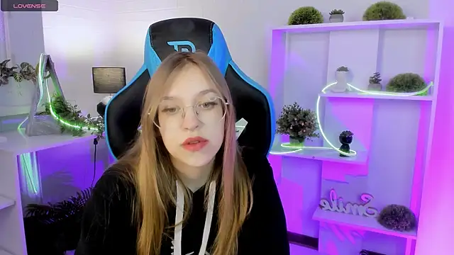 LayriantaVee online show from April 16, 2026, 6:25 am