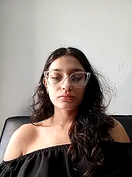 Snapshot of Ary-18 chatting on December 5, 2025, 2:04 pm Ary-18 online show from December 5, 2025, 2:04 pm