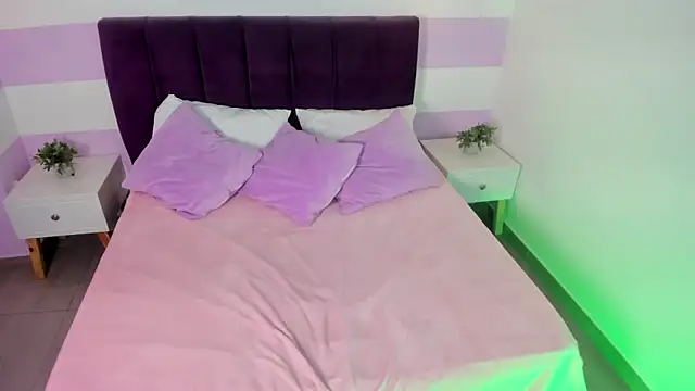 Scarlett  bell online show from February 12, 2026, 1:22 pm