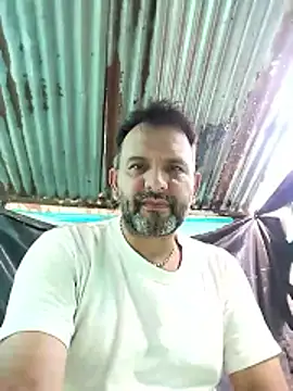 Snapshot of RogueTraveler chatting on January 8, 2026, 5:52 pm RogueTraveler online show from January 8, 2026, 5:52 pm