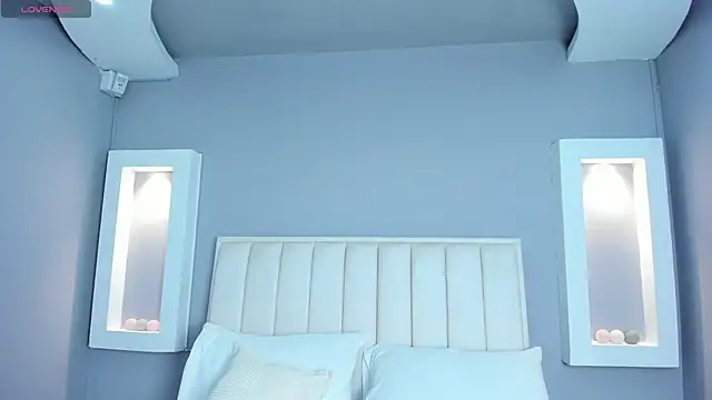 HannaPaola online show from November 8, 2025, 10:46 pm