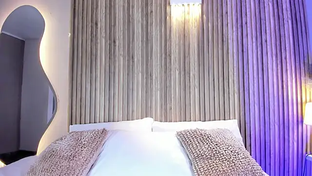 HannaPaola online show from April 6, 2026, 10:33 pm