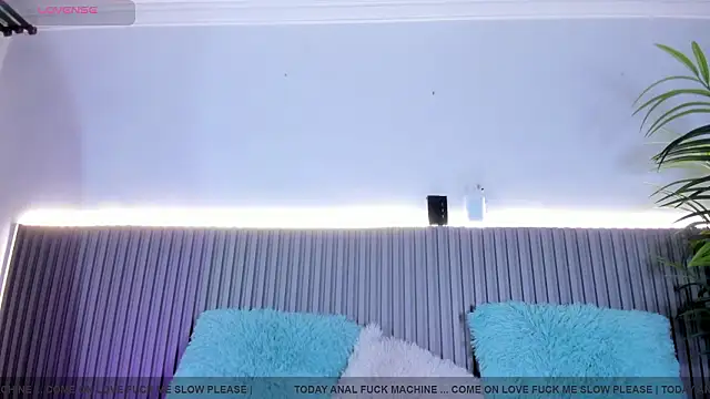 valentina lux online show from February 24, 2026, 7:15 pm