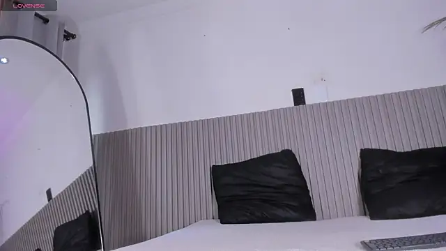 Snapshot of valentina_lux chatting on April 20, 2026, 7:26 pm valentina lux online show from April 20, 2026, 7:26 pm