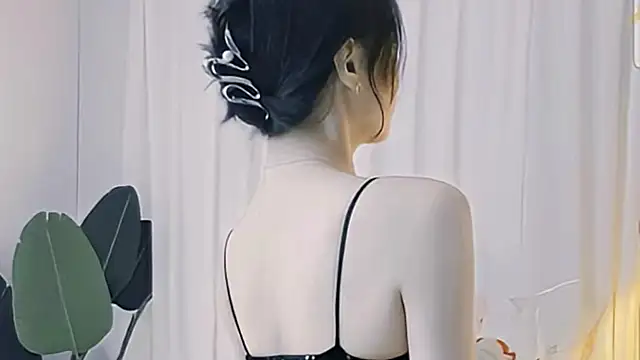 Snapshot of Roseonly_ chatting on June 14, 2026, 1:34 pm Roseonly online show from June 14, 2026, 1:34 pm