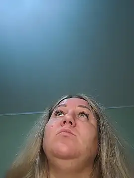 Snapshot of Anna_Curvy chatting on November 27, 2025, 12:00 am Anna Curvy online show from November 27, 2025, 12:00 am