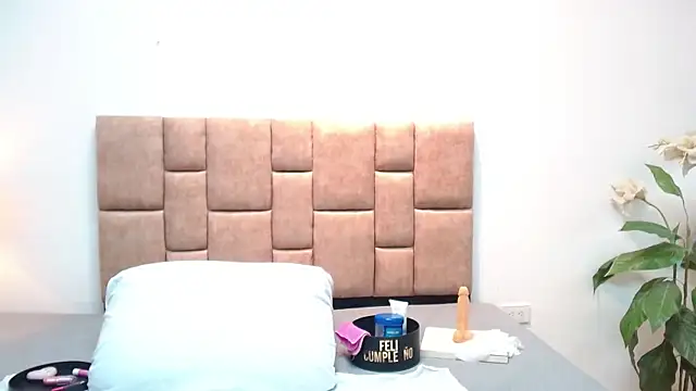 JulieeHabubu online show from April 15, 2026, 7:51 pm