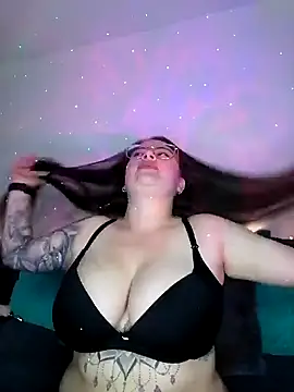 Snapshot of soofy__ chatting on November 17, 2025, 5:22 am soofy online show from November 17, 2025, 5:22 am