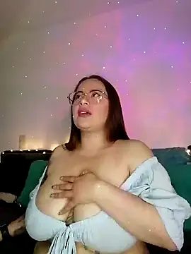 Snapshot of soofy__ chatting on November 11, 2025, 2:28 am soofy online show from November 11, 2025, 2:28 am