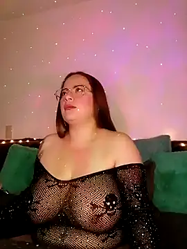 Snapshot of soofy__ chatting on November 18, 2025, 3:32 am soofy online show from November 18, 2025, 3:32 am