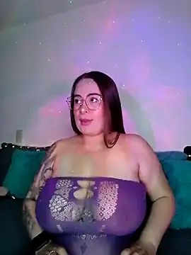 soofy   online show from February 17, 2026, 3:37 am