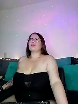 Snapshot of soofy__ chatting on November 8, 2025, 3:10 am soofy online show from November 8, 2025, 3:10 am