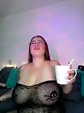 soofy   online show from February 10, 2026, 3:38 am