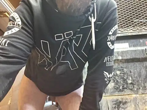 Snapshot of Frankdick01 chatting on January 11, 2026, 11:00 pm Frankdick01 online show from January 11, 2026, 11:00 pm