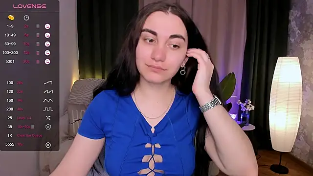 Snapshot of hannacheekss_ chatting on February 15, 2025, 5:41 am hannacheekss online show from February 15, 2025, 5:41 am