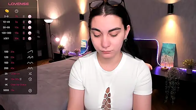 Snapshot of hannacheekss_ chatting on February 5, 2025, 2:08 am hannacheekss online show from February 5, 2025, 2:08 am