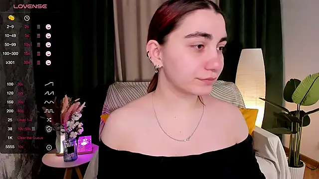 hannacheekss  online show from March 31, 2026, 2:02 am