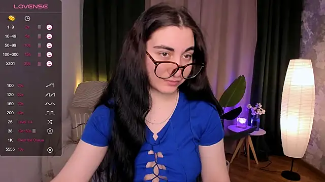 Snapshot of hannacheekss_ chatting on February 15, 2025, 2:04 am hannacheekss online show from February 15, 2025, 2:04 am