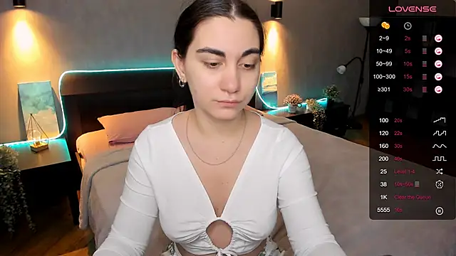 Snapshot of hannacheekss_ chatting on February 7, 2025, 6:56 am hannacheekss online show from February 7, 2025, 6:56 am