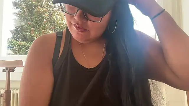 Snapshot of MashaCL chatting on November 3, 2025, 8:29 am MashaCL online show from November 3, 2025, 8:29 am