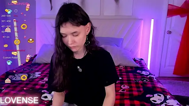 Emily Strikeee online show from February 6, 2026, 10:33 am