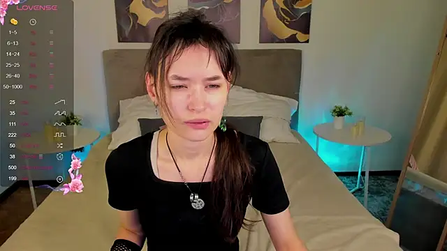 Emily Strikeee online show from November 7, 2025, 9:58 am