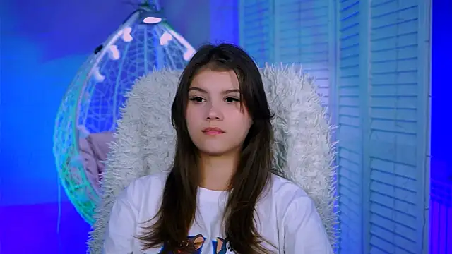 Snapshot of EvaThopson chatting on October 26, 2025, 4:02 am EvaThopson online show from October 26, 2025, 4:02 am