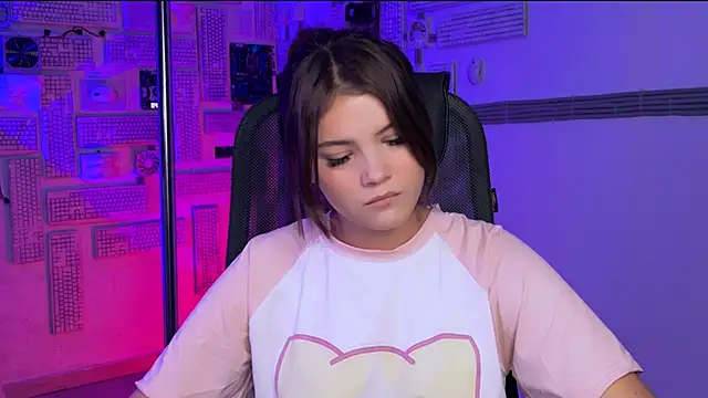 Snapshot of EvaThopson chatting on November 21, 2025, 8:24 am EvaThopson online show from November 21, 2025, 8:24 am