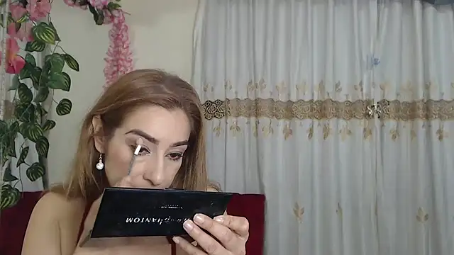 Snapshot of Madam_dali chatting on February 22, 2025, 12:40 pm Madam dali online show from February 22, 2025, 12:40 pm