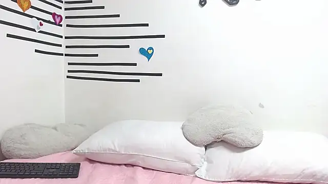 Emawalker  online show from December 22, 2025, 8:20 pm