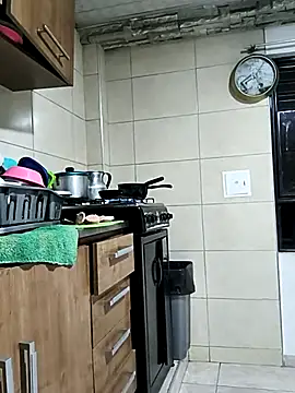 Snapshot of Tefannyy_ chatting on February 18, 2026, 10:12 am Tefannyy online show from February 18, 2026, 10:12 am