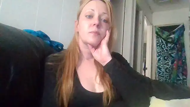 Snapshot of rosequartz chatting on March 4, 2026, 8:55 am rosequartz online show from March 4, 2026, 8:55 am