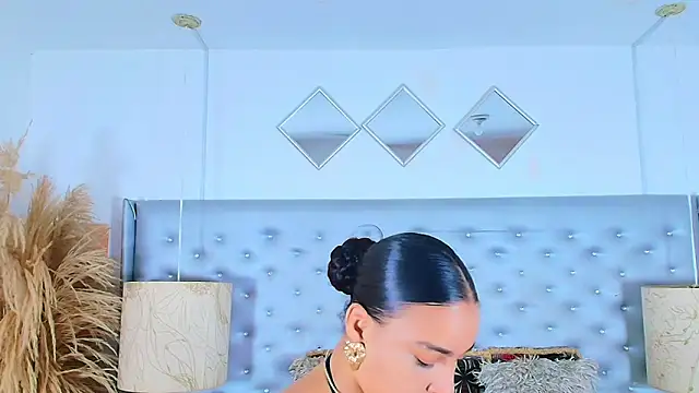 Snapshot of EileenBenzon chatting on November 24, 2025, 4:40 pm EileenBenzon online show from November 24, 2025, 4:40 pm