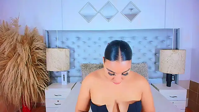 Snapshot of EileenBenzon chatting on November 27, 2025, 3:56 pm EileenBenzon online show from November 27, 2025, 3:56 pm