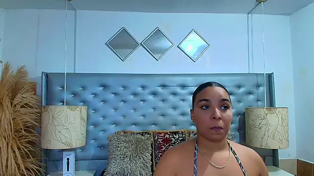 Snapshot of EileenBenzon chatting on November 22, 2025, 6:40 pm EileenBenzon online show from November 22, 2025, 6:40 pm