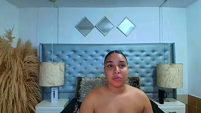 Snapshot of EileenBenzon chatting on November 18, 2025, 2:53 pm EileenBenzon online show from November 18, 2025, 2:53 pm