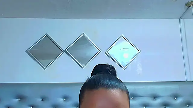 Snapshot of EileenBenzon chatting on November 6, 2025, 2:43 pm EileenBenzon online show from November 6, 2025, 2:43 pm