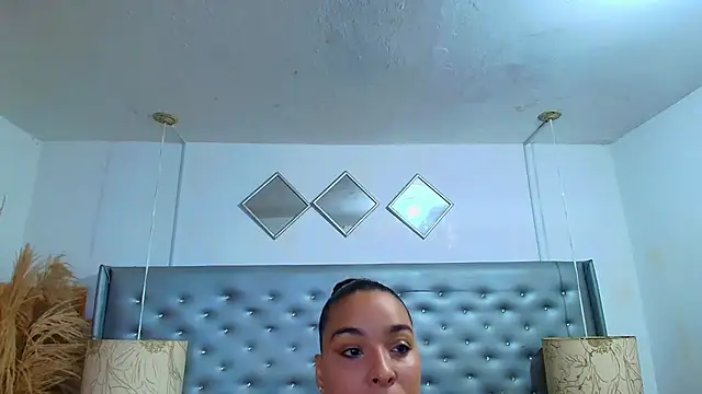 Snapshot of EileenBenzon chatting on December 2, 2025, 5:14 pm EileenBenzon online show from December 2, 2025, 5:14 pm