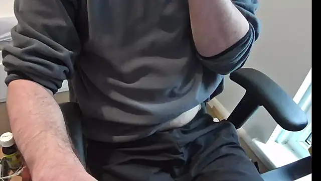 Snapshot of an4y8ot chatting on November 3, 2025, 9:02 am an4y8ot online show from November 3, 2025, 9:02 am