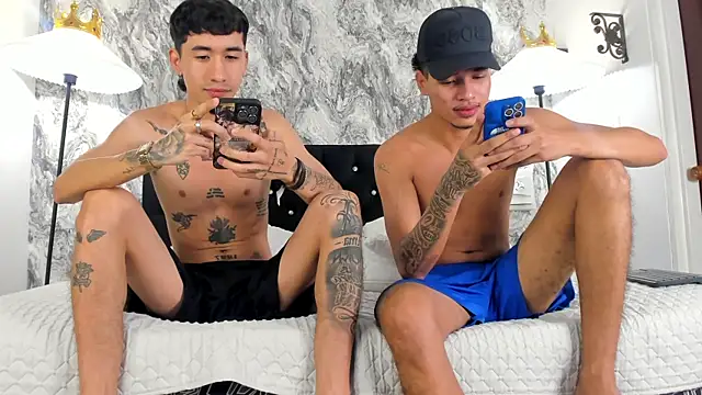 Snapshot of Ian_and_Noah chatting on December 23, 2025, 12:43 am Ian and Noah online show from December 23, 2025, 12:43 am