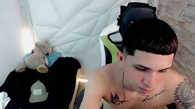 Brayan lopezz online show from February 3, 2025, 3:59 pm