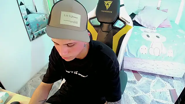 Brayan lopezz online show from January 27, 2025, 6:41 pm