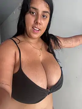 andreinabigtits online show from March 7, 2025, 7:05 pm