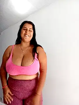 andreinabigtits online show from February 4, 2025, 7:11 pm