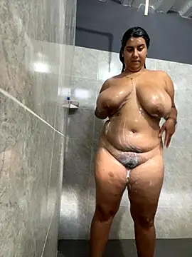 andreinabigtits online show from October 5, 2025, 2:52 pm