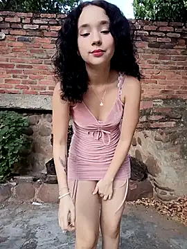 Snapshot of sweet_outdoor_charm chatting on November 21, 2025, 8:19 pm sweet outdoor charm online show from November 21, 2025, 8:19 pm