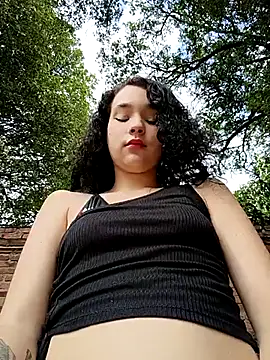 Snapshot of sweet_outdoor_charm chatting on November 23, 2025, 7:35 pm sweet outdoor charm online show from November 23, 2025, 7:35 pm