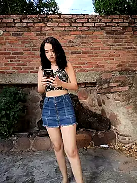 Snapshot of sweet_outdoor_charm chatting on November 26, 2025, 7:25 pm sweet outdoor charm online show from November 26, 2025, 7:25 pm