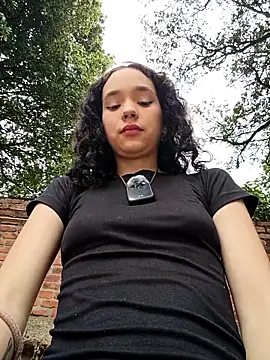 sweet outdoor charm online show from April 1, 2026, 7:33 pm